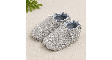 SweetSteps – Zacht & Anti-slip – Baby Schoentjes Lichtgrijs / 13 (12–18 maanden) | Educatief Speelgoed