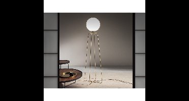 ANGEL CERDA - Vloerlamp Met Voet Van Goudkleurig Staal En Wit Getinte Glazen Bol.