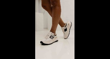 Guess Fonzy Sneakers Dames Beige - Maat 38 - Kleur: Beige | Soccerfanshop