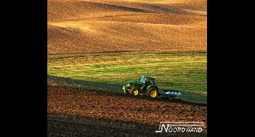 Noordwand Farmlife Behangposter tractor op het land - 3750075