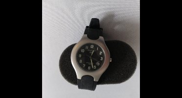 Mooi leaf fit -Q&Q horloge unisex met datum.