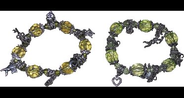 Armbanden geel-groen met metalen hangertjes set van 2 stuks.