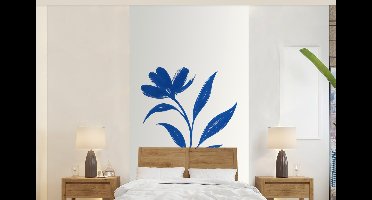 Behang - Fotobehang Bloem - Blaadjes - Minimalistisch - Blauw - Breedte 120 cm x hoogte 240 cm