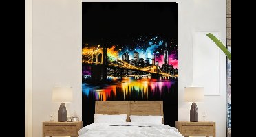 Behang - Fotobehang Skyline - Brug - Verlichting - Kleuren - Breedte 160 cm x hoogte 240 cm