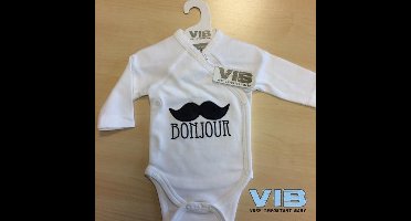 VIB® - Rompertje (overslag) Luxe Katoen - Bonjour Snor (Wit) - Babykleertjes - romper - rompertjes - rompertjes met tekst - baby cadeau - baby aankondiging - overslagromper