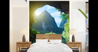 Behang - Fotobehang Water - Grot - Zon - Natuur - Planten - Breedte 160 cm x hoogte 220 cm