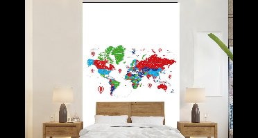 Behang - Fotobehang Wereldkaart - Kleuren - Luchtballon - Breedte 145 cm x hoogte 220 cm