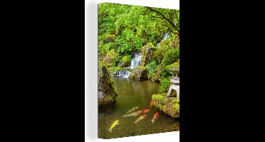OneMillionCanvasses - Canvas schilderij - Waterval - Koi - Japanse lantaarn - Mos - Water - Natuur - Schilderijen op canvas - 120x160 cm - Canvasdoek - Muurdecoratie - Woonkamer