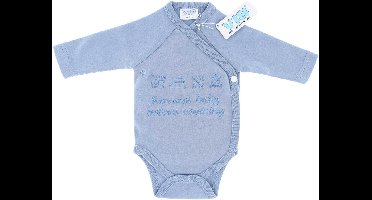 VIB® - Overslag romper 'Remove baby before washing' dusty blue (0-3 m) - Babykleertjes - romper - rompertjes - rompertjes met tekst - baby cadeau - baby aankondiging - overslagromper