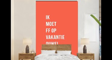 Behang - Fotobehang Quotes - Ik moet ff op vakantie ouwe! - Oranje - Breedte 145 cm x hoogte 220 cm
