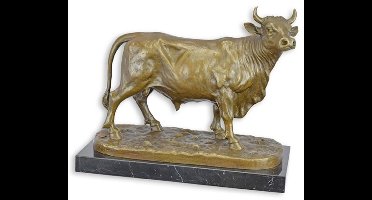Een bronzen sculptuur van een stier