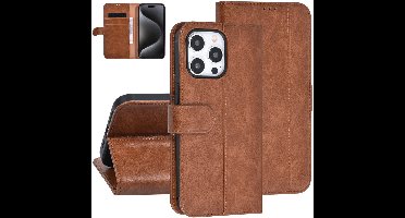 UNIQ Accessory Back Cover - Voor Apple iPhone 15 Pro Max - Bruin - Magnetische flap - Pasjeshouder voor 3 pasjes