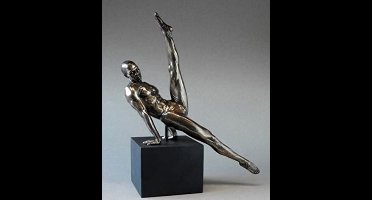 MadDeco - beeldje - naakte - man - gymnast - op - sokkel