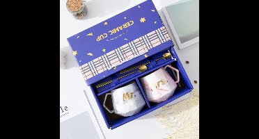 Set van 2 Mokken - Mok set - Couple mok - Koffiemok - Koffiebeker - Beker - Mokken en bekers - Beker met lepel - 400 ml - Keramiek - Mrs./Mr. - Grijs/roze