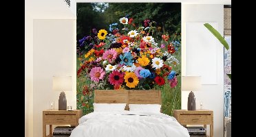 Behang - Fotobehang Bloemen - Krukje - Gieter - Veld - Breedte 160 cm x hoogte 220 cm