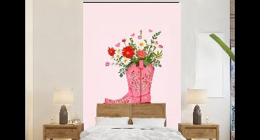Behang - Fotobehang Cowboylaarzen - Roze - Boeket - Bloemen - Breedte 145 cm x hoogte 220 cm