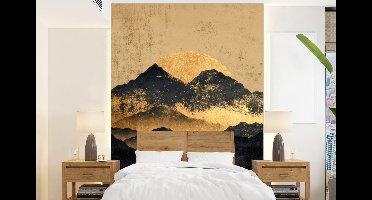 Behang - Fotobehang Gouden Bergen bij Maanlicht - Breedte 160 cm x hoogte 220 cm