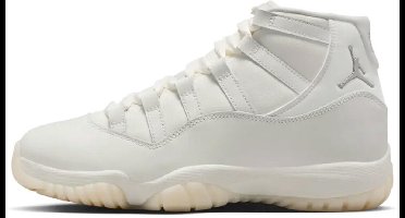 Jordan 11 Retro Pearl (Women's)
