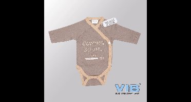 VIB® - Rompertje (overslag) Luxe Katoen - Coming Soon (Bruin) - Babykleertjes - romper - rompertjes - rompertjes met tekst - baby cadeau - baby aankondiging - overslagromper