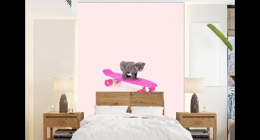 Fotobehang dieren - Foto behang - Poes - Kitten - Dieren - Skateboard - Roze - Behang - Fotobehang - Behang dieren - 160x220 cm