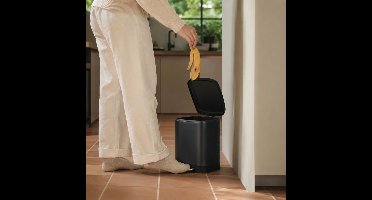Dirt Devil Pedaalemmer 6L met Zacht Sluitende Deksel - Voorkomt Hard Dichtslaan - Uitneembare Binnenemmer Voor Eenvoudig Legen - Compact Ontwerp 23x22,5x32,5 cm - Kleur Zwart