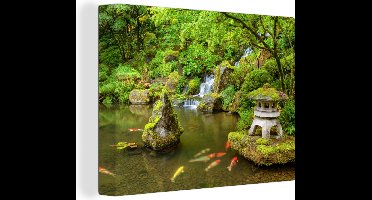 OneMillionCanvasses - Canvas schilderij - Waterval - Koi - Japanse lantaarn - Mos - Water - Natuur - Schilderijen op canvas - 120x90 cm - Canvasdoek - Muurdecoratie - Woonkamer