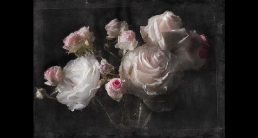 Fotobehang Eternity - Bloemen behang – Stilleven met Rozen – Klassiek – Hotel Chique – Woonkamer – Slaapkamer – 254 x 184 cm – Komar