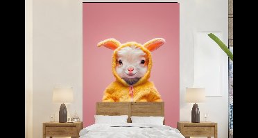 Behang - Fotobehang Kostuum - Geitje - Paashaas - Breedte 160 cm x hoogte 240 cm