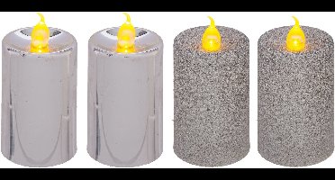 Feeric lights and christmas Kaarsen - 4x stuks - zilver - LED - H7,5 cm - glans en glitterafwerking