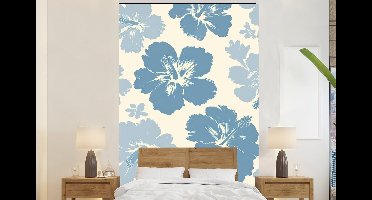 Behang - Fotobehang Hibiscusbloemen - Blauw - Patroon - Tropisch - Breedte 145 cm x hoogte 220 cm