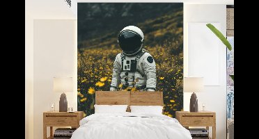 Behang - Fotobehang Astronaut - Bloemen - Veld - Geel - Breedte 160 cm x hoogte 220 cm