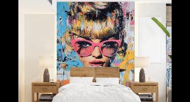 Behang - Fotobehang Zonnebril - Vrouw - Kleurrijk - Verfspetters - Breedte 160 cm x hoogte 220 cm