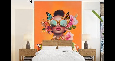 Behang - Fotobehang Vlinders - Vrouw - Zonnebril - Kleurrijk - Breedte 160 cm x hoogte 220 cm