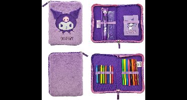 Hello Kitty Kuromi Gevulde Etui - 1 Zipper Etui - Pluche Etui - Inclusief Stiften, Kleurpotloden, Pen, Liniaal, Gum en Puntenslijper - Officiële Sanrio Merchandise