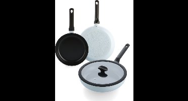 BK Enjoy Pannenset 3-delig - 24/28cm - 3.4L - PFAS-vrije antikleeflaag - Pannenset inductie - Keramische pan - Ovenbestendig tot 160°C - Hapjespan 28cm met deksel -Koudgrepen - Met glazen deksel - Lichtblauw
