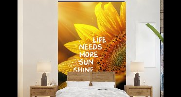 Behang - Fotobehang Zonnebloem - Close up - Geel - Quote - Breedte 160 cm x hoogte 240 cm