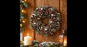 Feeric Christmas Kerstkrans gedecoreerd - D34 cm - met dennenappels - deurkrans