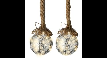Verlichte kerstballen - 2x - glas - aan touw - D10 cm - zilver - 15 led lampjes - warm wit
