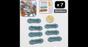 7 Stuks IMITATIE SUEDE AANNAAIBARE ETIKETTEN met Tekst Handmade with Love, Maat 40MMx15MM, Kleur DUCK