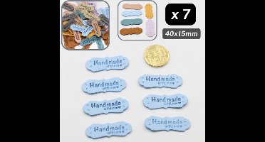 7 Stuks IMITATIE SUEDE AANNAAIBARE ETIKETTEN met Tekst Handmade with Love, Maat 40MMx15MM, Kleur BLAUW