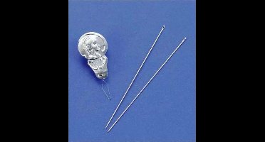 Hobby & Crafting fun - Beading Needle & Helping tool -2 kralennaalden met draaddoorsteker - naalden en draad doorhaler