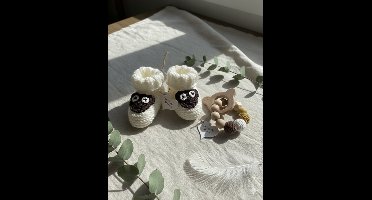 Maminobaby.nl | Handgehaakte babyslofjes | Handgemaakte bijtring | Babyslofjes 0–6 maanden | Handgemaakt babycadeau | Gebreide babyslofjes | Pantoffels | Zachte babyslofjes | Warme babyslofjes | Kraamcadeau | Babyshowercadeau | Uniek baby cadeau