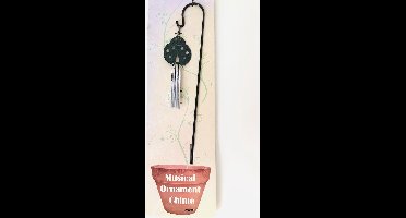 Nature's Melody windgong lieveheersbeestje hangend op tuin prikker.9x46c0.5cm. Metalen Tuinsteker. tuindecoratie. Tuinsteker U krijgt nog een windgong 7x17x2cm van sleepy hollow gratis bij.