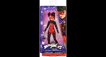 Bandai Miraculous modepop Shadybug 26cm - Speelgoed pop.
