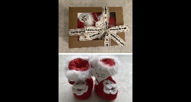 Maminobaby.nl baby geschenk meisjes/jongens | Kerstman | Handgemaakt | Gebreide Babyslofjes | Kraamcadeu | Babyshower | Kerstcadeau