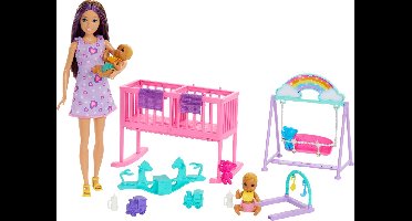 Barbie Skipper Babysitter - Babykamerspeelset met pop, tweeling en accessoires
