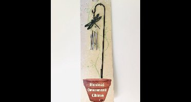 Nature's Melody windgong libel hangend op tuin prikker.9x46c0.5cm. Metalen Tuinsteker. tuindecoratie. Tuinsteker windgong met + 7x17x2cm van sleepy hollow  gratis bij.