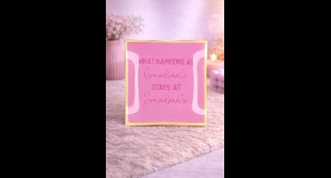 Glazen Bord ‘Grandma’s Secrets’ | Bord met tekst | Decoratie | Wonen | Cadeau | Spreukbord | Moederdag | Gebaksbord | Dessertbord | Liefde | Geluk | Verrassing