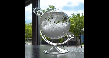 MikaMax Storm Glass Globe - Wereldbol Stormglas met Kristallen en Houten Voet