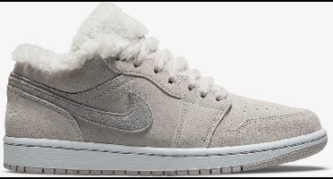 Women's Nike Air Jordan 1 Low Sherpa Fleece 'College Grey' Maat 38.5 - Sneakers - Unisex
